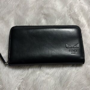 Fendi eyes zippy wallet